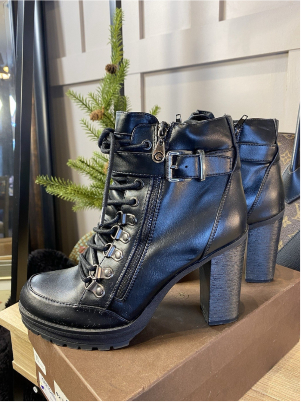 G By Guess Gimmy Combat Boots 8 M Women Chunky Heel Zipper Buckle Gothic